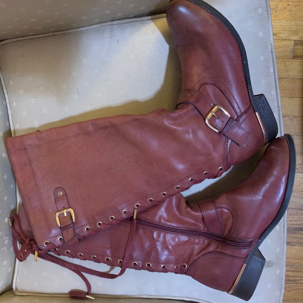 Knee-high Reddish-brown “Wanted” Boots